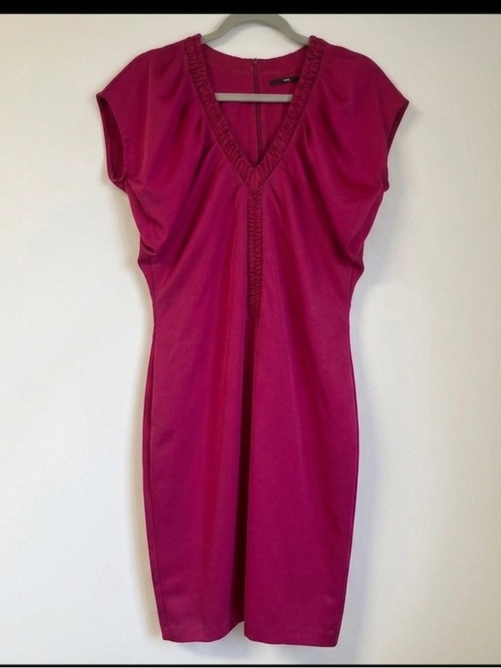 HUGO BOSS Fuchsia Pink Satin V-Neck Midi Kaftan Dress Size 6 Magenta Shift